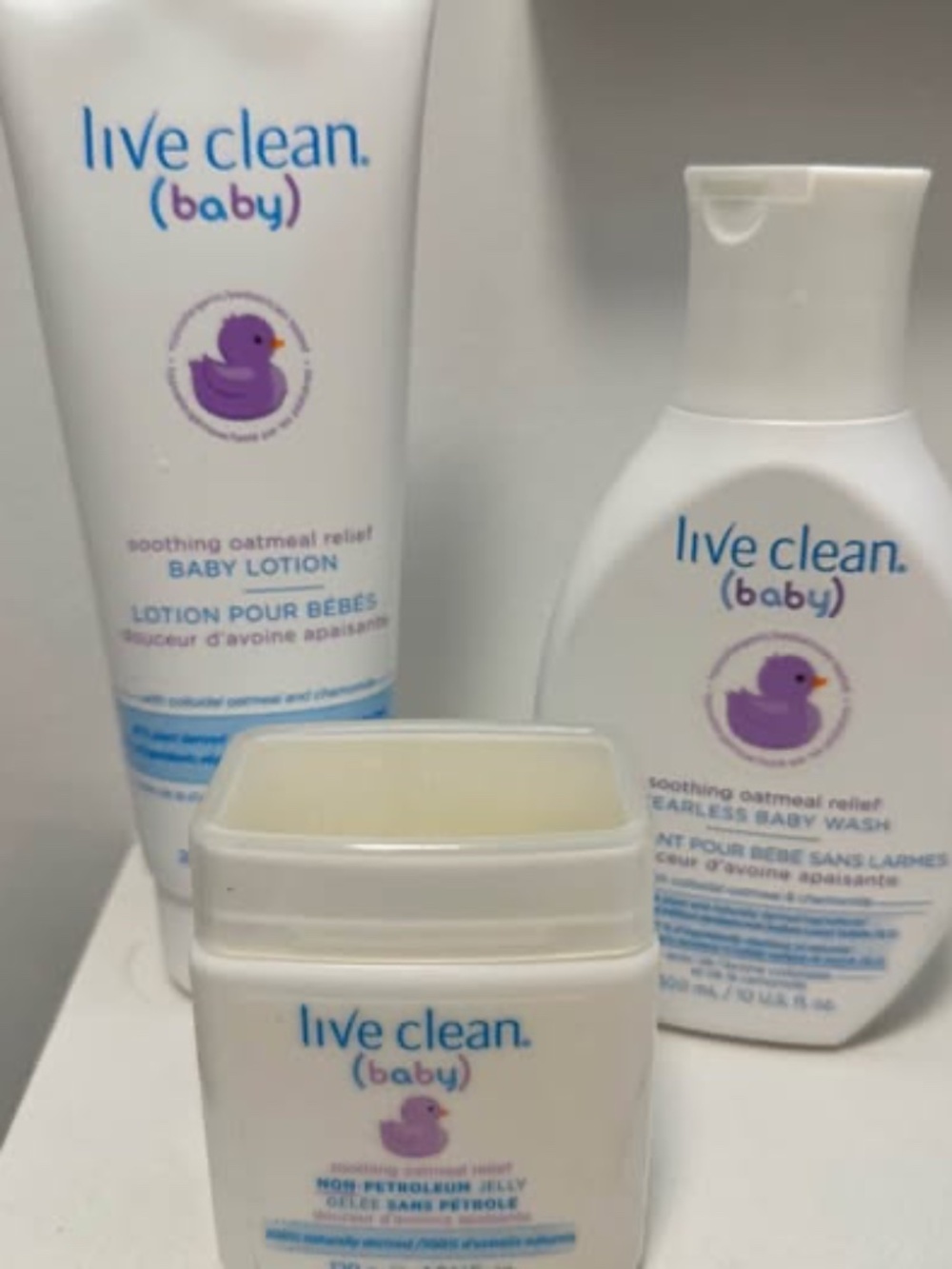 BRAND NEW Live Clean (baby) Soothing Oatmeal Relief Set